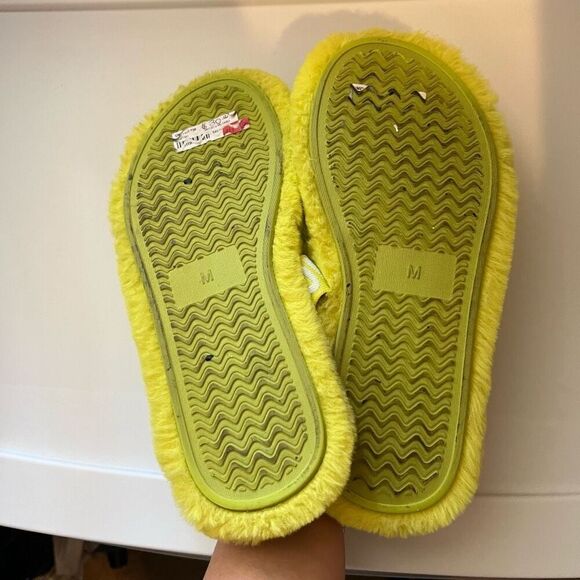ALDO neon yellow slippers furry slides size M - Picture 5 of 5